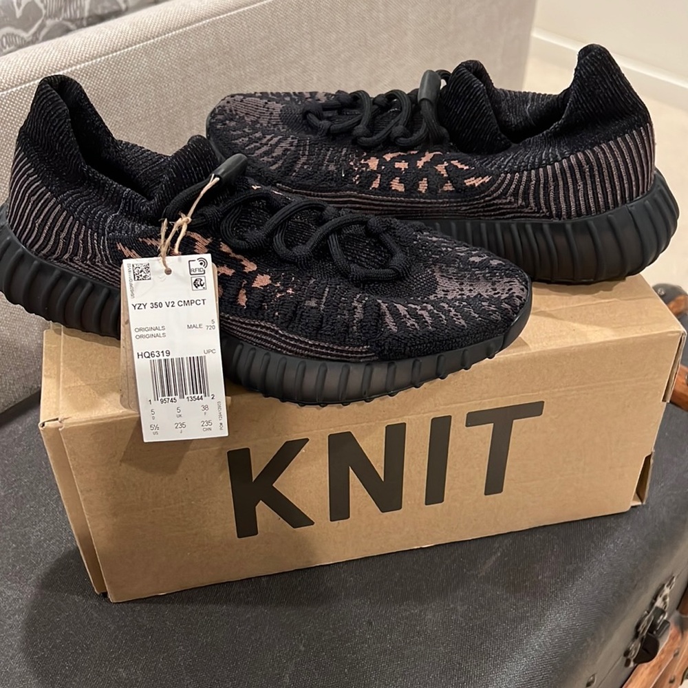 NEW Adidas Yeezy 350 V2 CMPCT Slate Carbon